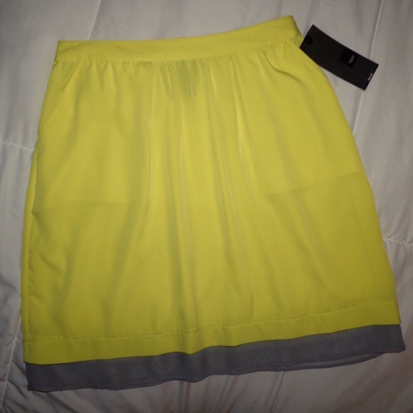 NWT! Yellow Mossimo Skirt - Picture 4 of 5